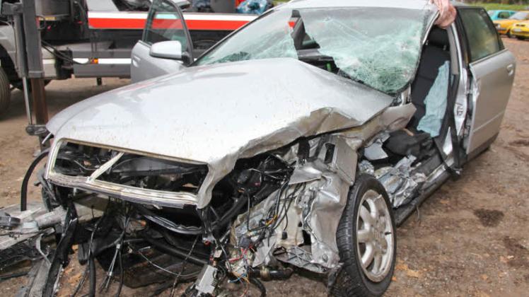 Das Fahrzeug des Todesopfers bei der Beweisaufnahme: „Motor rausgerissen“. 