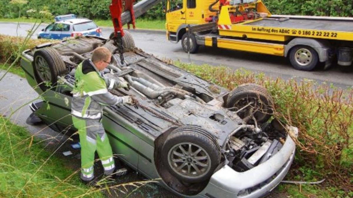 Auto Landet Auf Dem Dach: Zwei Verletzte | SHZ