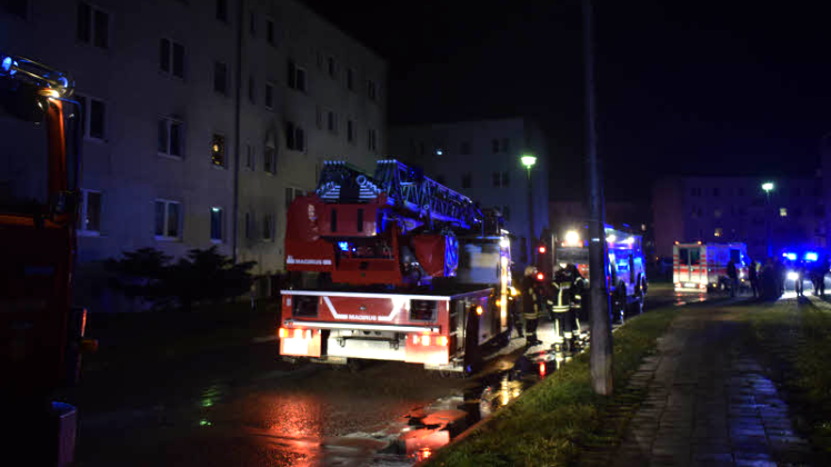 Feuerwehreinsatz am Mittwochabend auf dem Kietz mit fünf Fahrzeugen und 20 Kameraden.  Fotos: Hirschmann/Flachs 