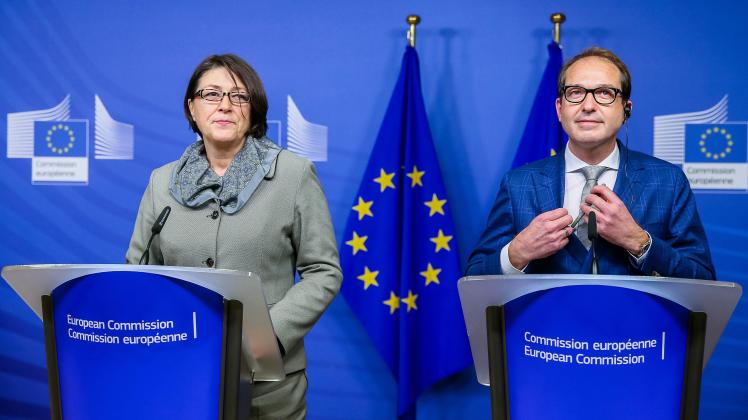 Kompromiss mit der EU: Alexander Dobrindt (r.) und die europäische Kommissarin für Verkehr, Violeta Bulc, verkünden ihre Einigung.