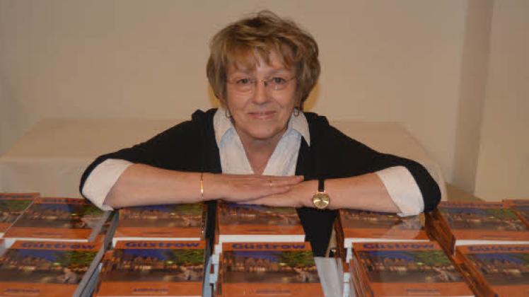 „Hüterin“ der Güstrower Jahrbücher: die 70-jährige Friederike Neubert 