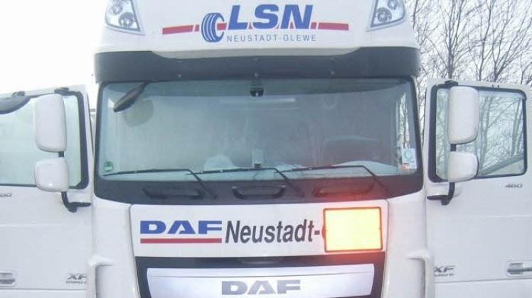 So ein Sattelschlepper, beladen mit Pyrotechnik, wurde in Neustadt-Glewe gestohlen. 