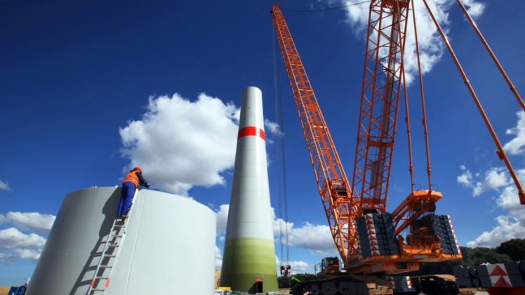Die Bautätigkeit für Windkraftanlagen steht in Schleswig-Holstein derzeit keineswegs auf Null.  