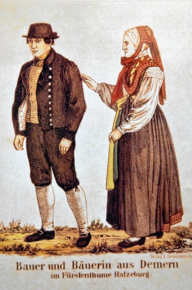 Eine typische Rehnaer Tracht Eine typische Rehnaer Tracht