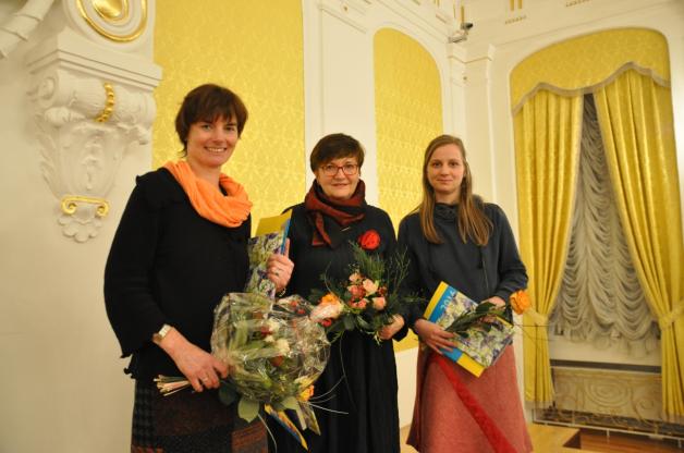 Sie haben mit ihren Werken beim Publikum gepunktet: Katrin Sobotha-Heidelk (v.l.), Marion Skepenat und Johanna Sailer. 