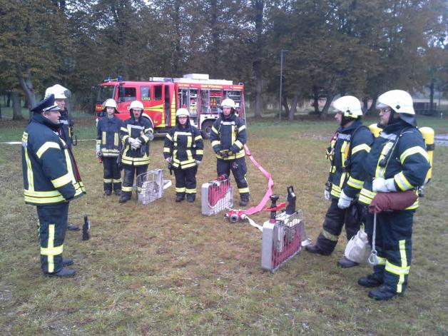 Hiesige Feuerwehrleute absolvieren ihre Prüfung mitunter im Nachbarlandkreis Lauenburg statt in Hagenow. 