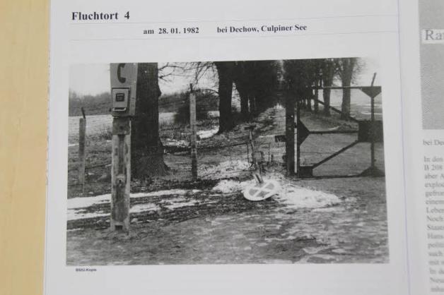 Beim Überwinden eines Grenzzaunes löste Hans Brandt die Selbstschussanlagen aus und schaffte es trotz schwerster Verletzungen über den Culpiner See das Ufer der Bundesrepublik zu erreichen.  