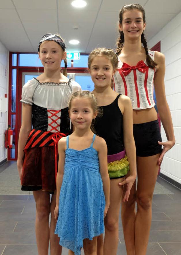 Julia, Lilly, Emma und Julina zeigten dabei, was sie bereits gelernt haben. Julia, Lilly, Emma und Julina zeigten dabei, was sie bereits gelernt haben.