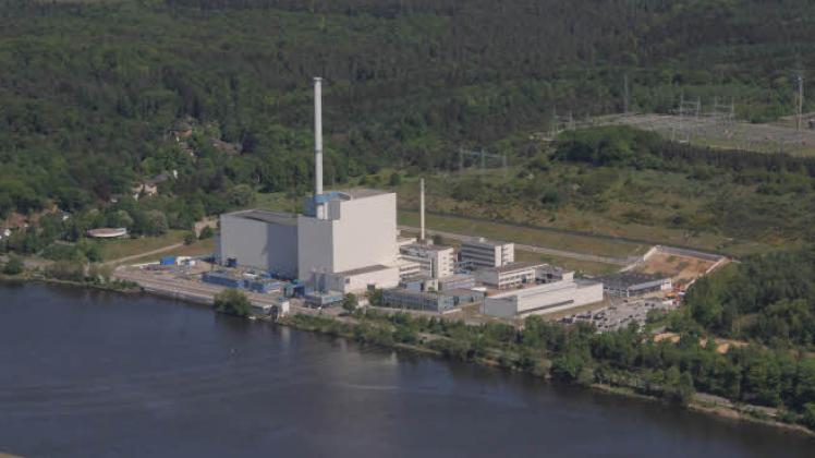 Könnte man das Becken des Stausees des Pumpspeicherwerkes (hinten) auch mit Bauschutt vom Rückbau des nahen Kernkraftwerkes Krümmel (vorn) füllen? Dieser Frage will der Planungs- und Umweltausschuss nachgehen.  