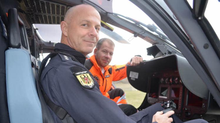 Jörg Schwank und Christian Bömert im Cockpit  