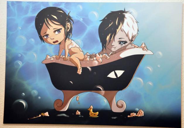 Ihre Kunst verschönert ihr Zimmer. Ihre Kunst verschönert ihr Zimmer.