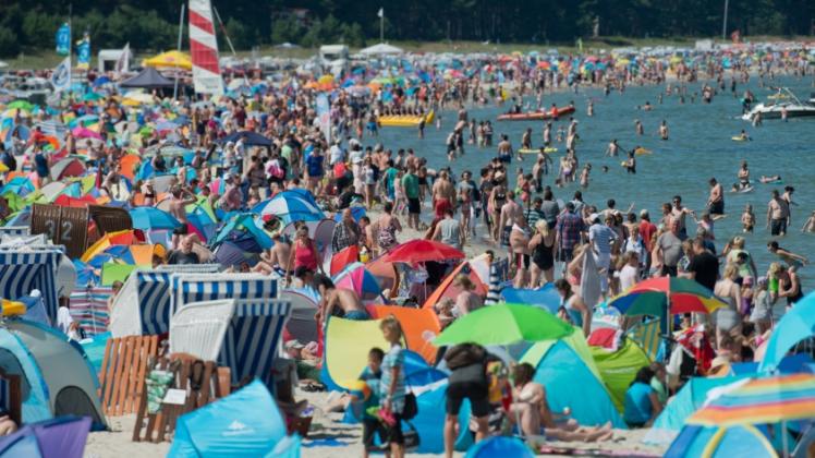 Strand in Binz auf Rügen im Sommer 2016 – Zahl der Urlauber steigt von Jahr zu Jahr. 