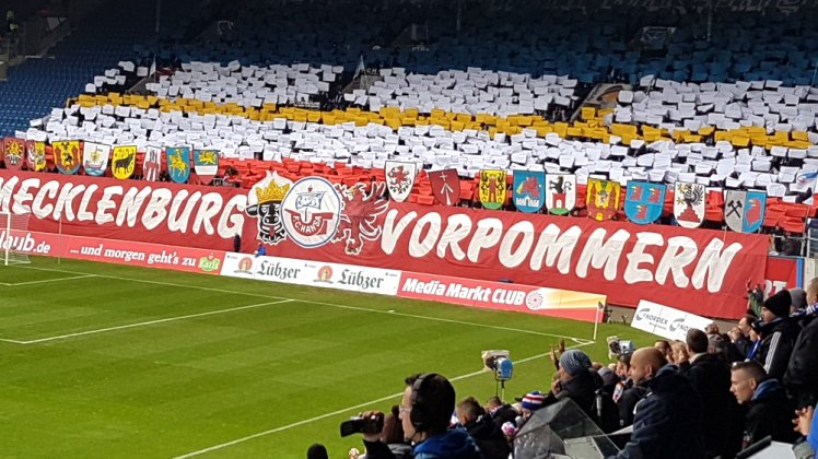 Verbundenheit zum Bundesland Mecklenburg-Vorpommern demonstrierten die FCH-Fans beim Heimspiel gegen den VfL Osnabrück.  