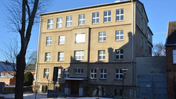 Das alte Amtsgericht in Hagenow ist seit der Gerichtsreform 2015 geschlossen. Es müsste für das Pflegeheim weichen. 