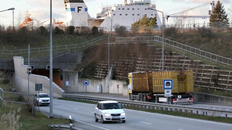 Der 220 Millionen Euro teure Tunnel wurde 2003 als Deutschlands erstes privat finanziertes Straßenbauprojekt eröffnet. 