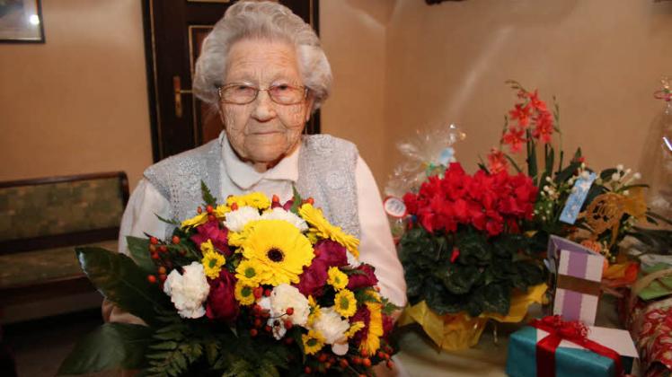 Lotte Jacobi ist mit 100 Jahren die älteste Einwohnerin der Gemeinde Weisen. 