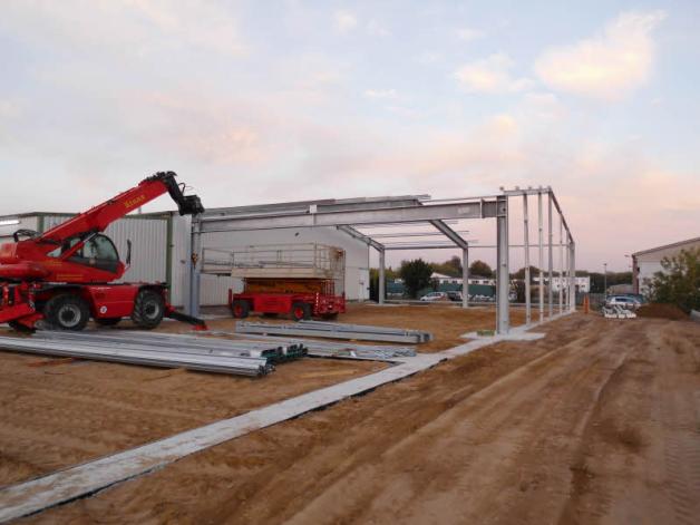 Mit dem Neubau wird das Unternehmen die Produktions- und Lagerfläche verdoppeln. 