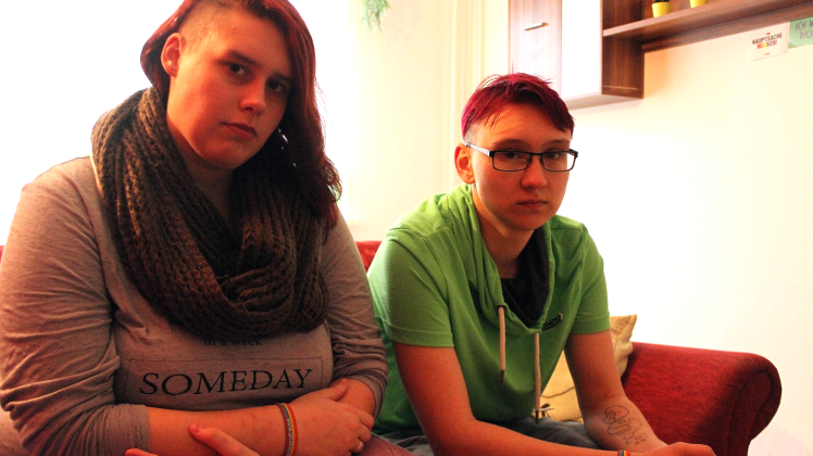 Denise Ripke (links, 23) und Adriana Götz (22, rechts), die beiden Freundinnen der wieder aufgetauchten Maria