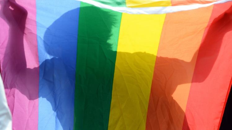 Niemand sollte seine sexuelle Orientierung verstecken müssen – Schwule und Lesben stoßen aber häufig immer noch auf Ablehnung.  