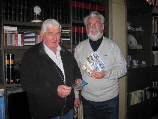 Mehr als Briefmarkensammeln: Die Vorstandsmitglieder des Vereins Hansephil Gerhard Ehlert (l.) und Horst Jann setzen sich dafür ein, eine Sparte für Philokartie auszugliedern. Mehr als Briefmarkensammeln: Die Vorstandsmitglieder des Vereins Hansephil Gerhard Ehlert (l.) und Horst Jann setzen sich dafür ein, eine Sparte für Philokartie auszugliedern.