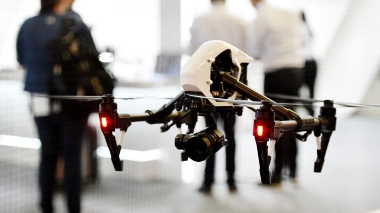 Das Bundeskabinett hat gestern strengere Sicherheitsregeln für zivile Drohnen beschließen.  