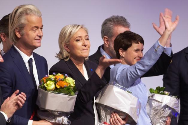 Der Vorsitzende der niederländischen Freiheits Partei, Geert Wilders, die Vorsitzende des französischen Front National, Marine Le Pen (M), und die AFD-Vorsitzende Frauke Petry  