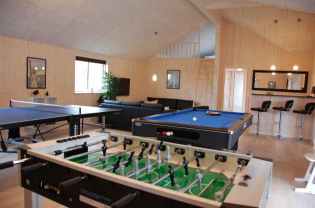 Jede Menge Möglichkeiten: Billard, Tischtennis, Tischkicker. Jede Menge Möglichkeiten: Billard, Tischtennis, Tischkicker.