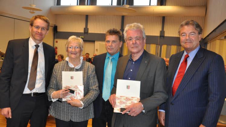 Ehrung beim CDU-Jahresempfang in Altenholz: Daniel Günther (CDU-Fraktion- und Landesvorsitzender), Ingrid Bögelein-Weise, Sylvio Arnoldi (CDU-Vorstandsvorsitzender), Klaus Bommes und Thomas Stritzl (MdB).   