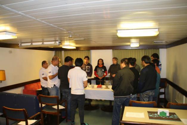 Crew der „Vasaland“ zum Abschied in trauter Runde Crew der „Vasaland“ zum Abschied in trauter Runde