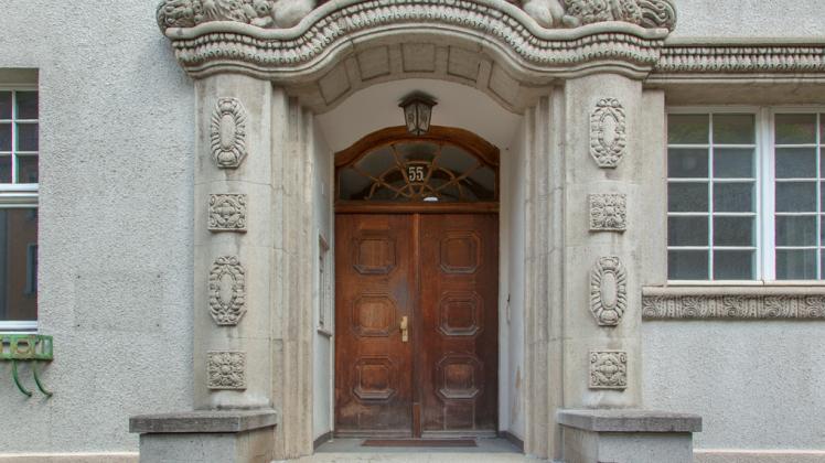 Eingangstür und Fassade der Zeeck’schen Villa sind noch original – auch viel im Inneren.