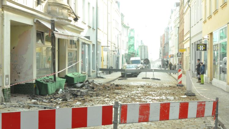 Die Gleviner Straße bleibt zum Markt hin vorläufig gesperrt. Die Gleviner Straße bleibt zum Markt hin vorläufig gesperrt.