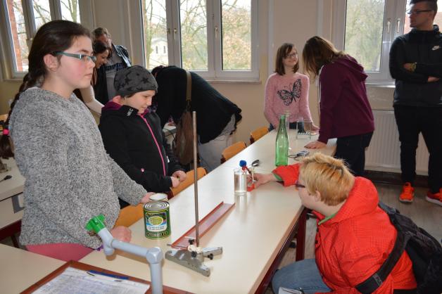 Beim Tag der offenen Tür in der Friedrich-Rohr-Schule zeigten jüngst Schüler und Lehrer ihre Klassenräume und präsentierten viele Angebote von Experimenten bis Projekten. 