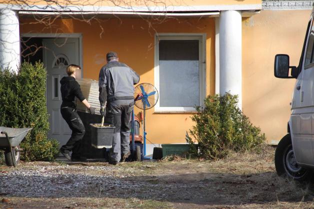 Polizeirazzia bei Neubukow sorgt für dicken Drogenfund - über 1.000 Cannabis-Pflanzen in Haus in Kirch Mulsow entdeckt - 26-Jähriger vorläufig festgenommen - 42-Jähriger flüchtig
