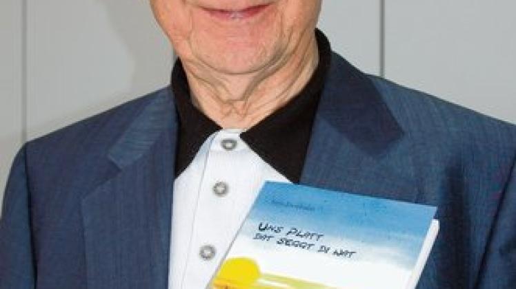 "Uns Platt, dat seggt di wat" ist das neueste Buch von Jens Jacobsen aus Nortorf. Foto: Otto