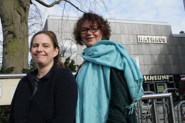 Informieren über Rechtspopulismus: Die Gleichstellungsbeauftragten Tinka Frahm (l.) und Deborah Azzab-Robinson.