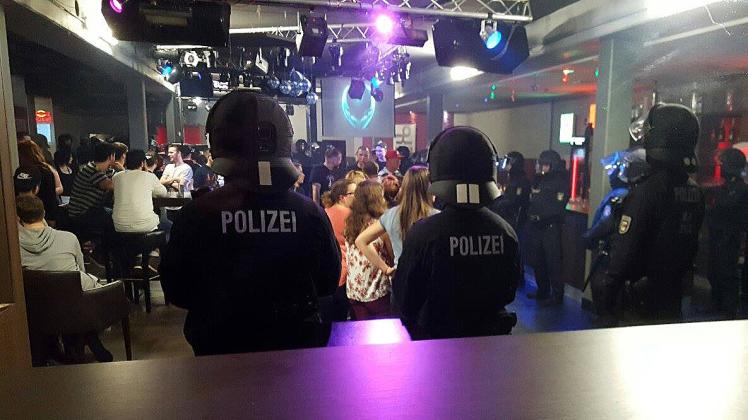 Jugendliche erheben nach Disko-Razzia in Rostocker Südstadt schwere Vorwürfe gegen Polizei