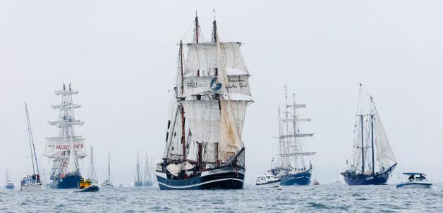 Einmaliges Erlebnis: Als die „Thor Heyerdahl“ am Ende der Kieler Woche im Juni 2016 die Parade der Windjammer anführte, waren auch die Gries-Mädchen an Bord.  
