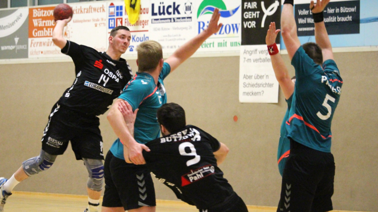 Sebastian Kröger (l.) traf bei der HSG Uni Rostock neunmal. Sebastian Kröger (l.) traf bei der HSG Uni Rostock neunmal.