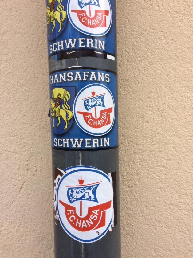Auch viele Lampenmasten sind betroffen. Auch viele Lampenmasten sind betroffen.