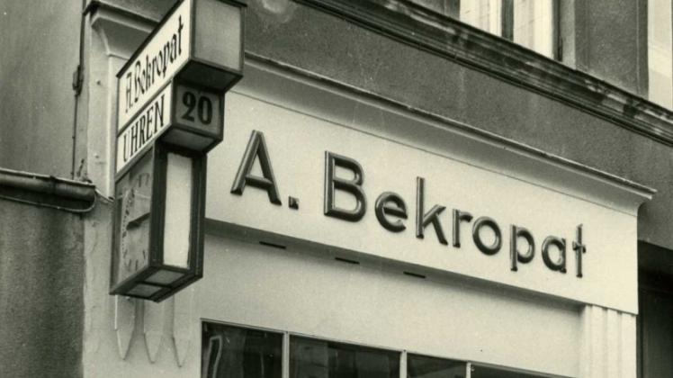 Zum im Jahr 1919 zu Rostock eingemeindetem Stadtgut Barnstorf führte eine Straße, die bereits seit Mitte des 19. Jahrhunderts dessen Namen trug. Mit mehr als 1000 Bewohnern gehörte der Barnstorfer Weg 1890 zu den an Einwohnern reichsten Straßen der Stadt.  