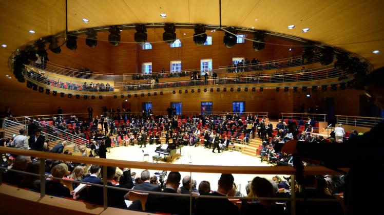 Der ellipsenförmige Pierre-Boulez-Saal bietet 680 Konzertbesuchern Platz.  Fotos: Maurizio Gambarini 