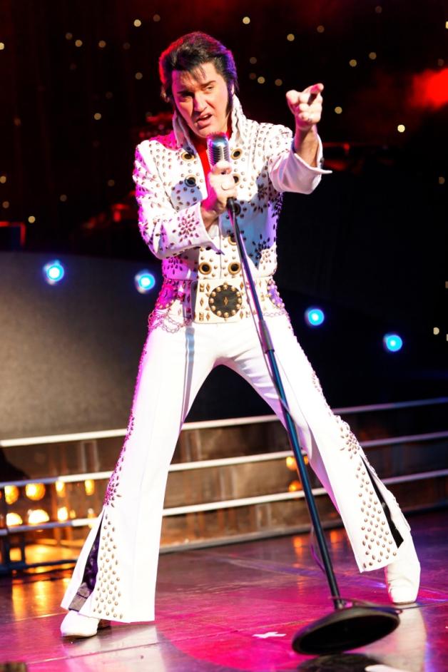 Elvis Presley wird im Musical von Grahame Patrick verkörpert. 