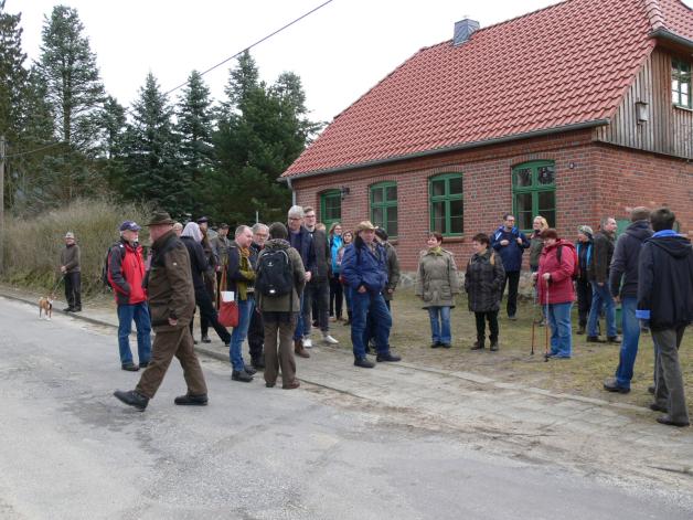 Um die 60 Wanderlustige trafen sich am Gerhard-Cornelsen-Haus in Wooster Teerofen. Um die 60 Wanderlustige trafen sich am Gerhard-Cornelsen-Haus in Wooster Teerofen.
