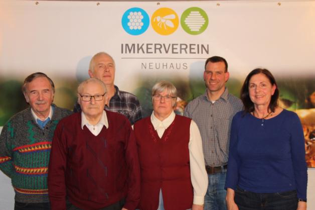 Der Vorstand: DetlefDürrbaum (v.l.), Reinhold Flint , Uwe Claasen ,Margarete Flint, André Stöckmann , Anke Bujanowski        