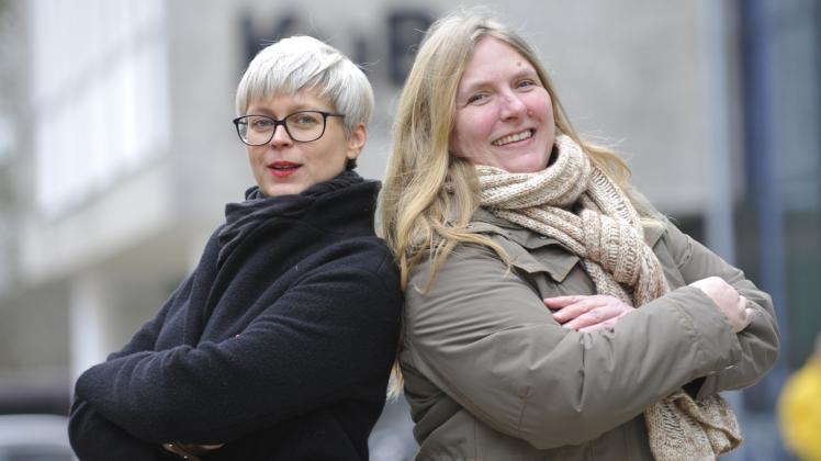 Stefanie Ross und Kristina Günak (links) lesen gemeinsam im Kub.