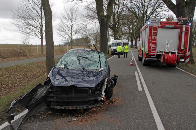 Schwerer Unfall auf der B191 bei Eldena Landkreis Ludwigslust - Parchim Schwerer Unfall auf der B191 bei Eldena Landkreis Ludwigslust - Parchim