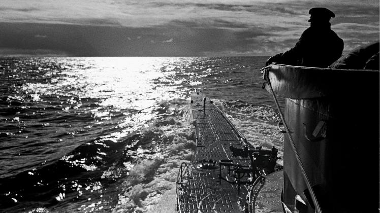 Die Ausfahrt eines deutschen U-Bootes: Das Foto stammt von  Lothar-Günther Buchheim, der an Bord der U 96 dabei war und später „Das Boot“ verfasste.