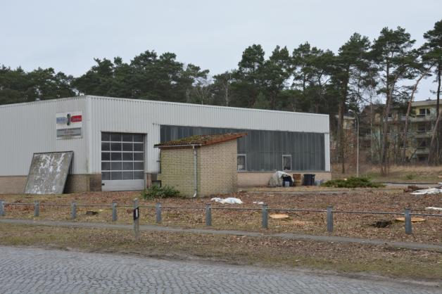 Das alte Autohaus-Gebäude in der Ludwigsluster Chaussee in Grabow wird abgerissen, hier soll der neue Penny-Markt entstehen. Das alte Autohaus-Gebäude in der Ludwigsluster Chaussee in Grabow wird abgerissen, hier soll der neue Penny-Markt entstehen.