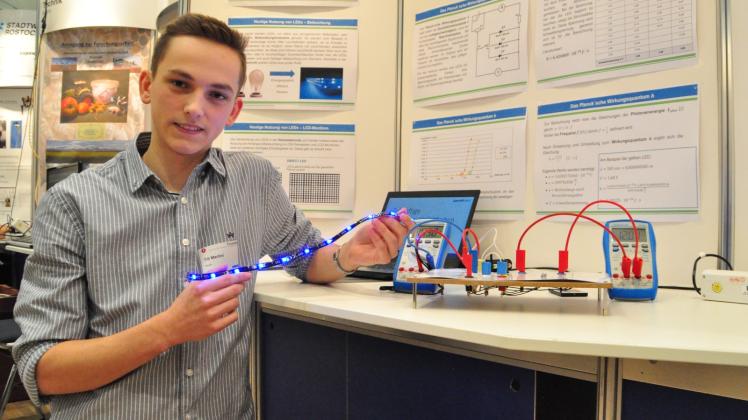 Wie und wofür Leuchtdioden (LEDs) in Zukunft außer der reinen Beleuchtung noch alles genutzt werden könnten, hat der 16-jährige Till Martini vom Käthe-Kollwitz-Gymnasium untersucht. 