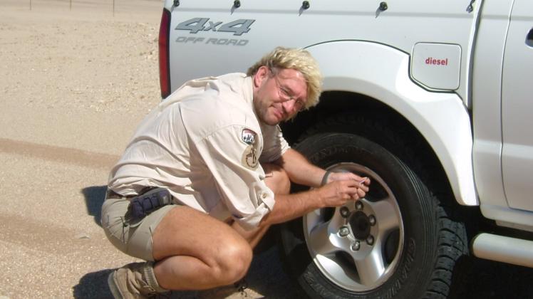 Ohne Geländewagen geht es nicht auf dem schwarzen Kontinent: Carsten Mühle führt Safaris durch Namibia.  
